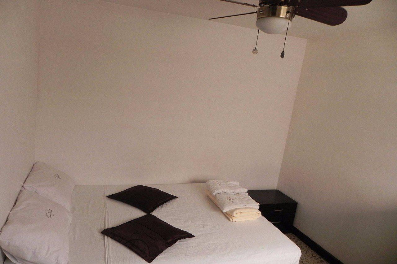 Hostal Tamarindo Inn Медельин Экстерьер фото