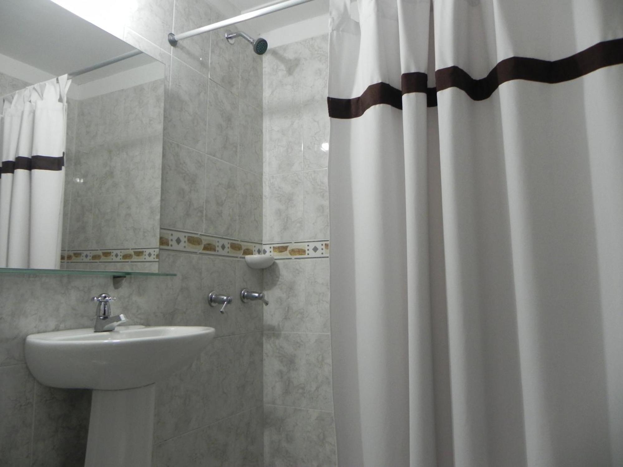Hostal Tamarindo Inn Медельин Экстерьер фото