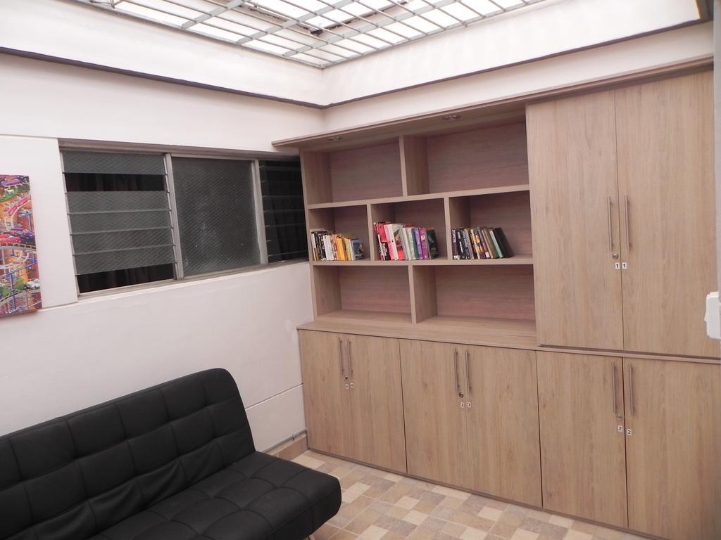 Hostal Tamarindo Inn Медельин Экстерьер фото