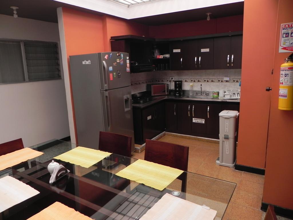 Hostal Tamarindo Inn Медельин Экстерьер фото