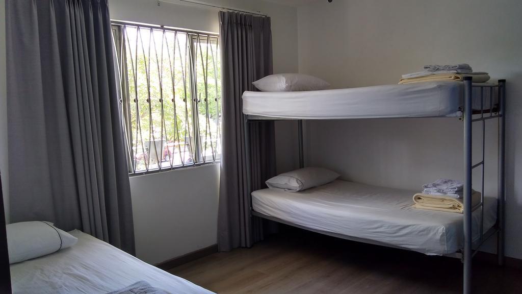 Hostal Tamarindo Inn Медельин Экстерьер фото