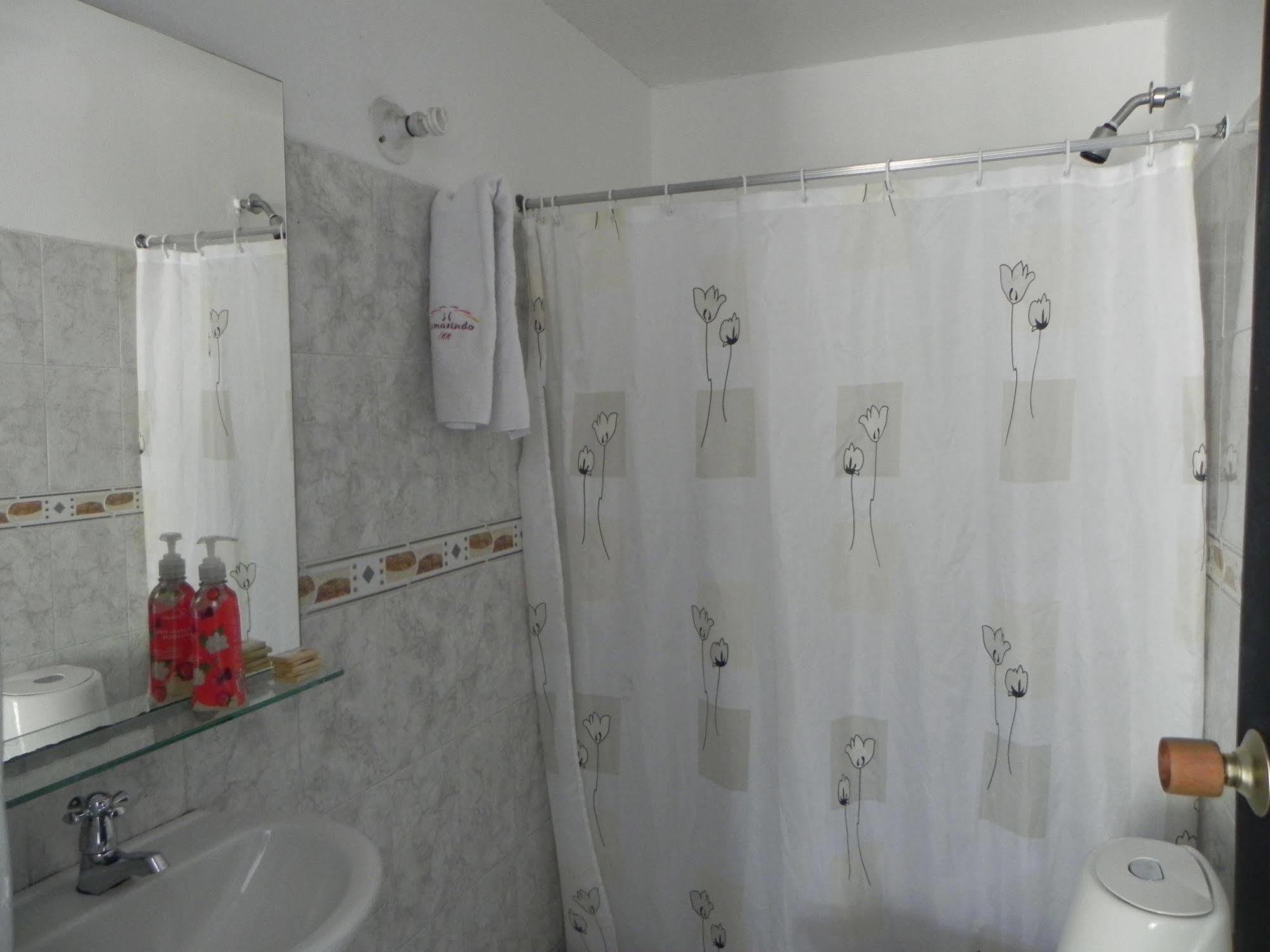 Hostal Tamarindo Inn Медельин Экстерьер фото