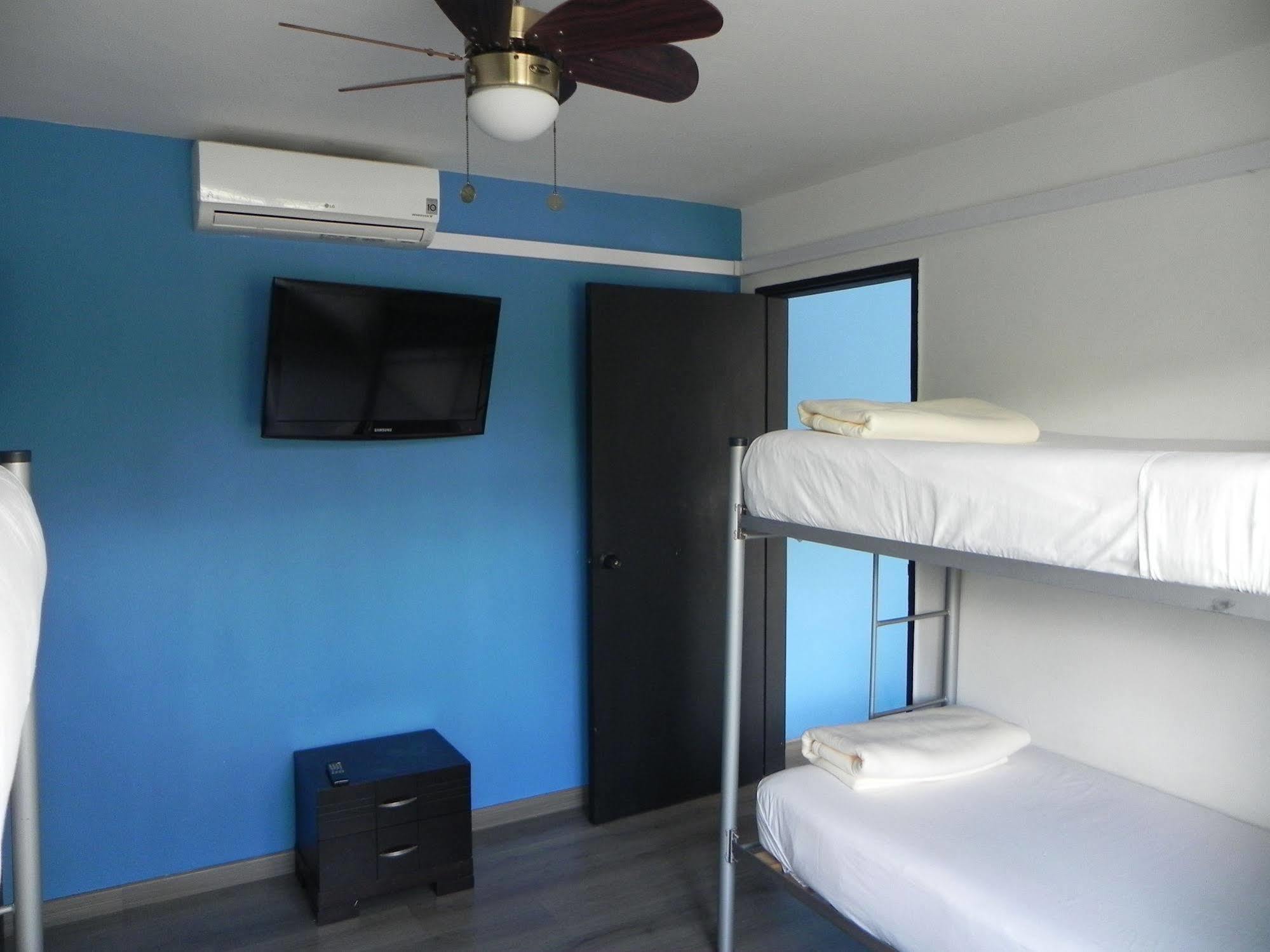 Hostal Tamarindo Inn Медельин Экстерьер фото