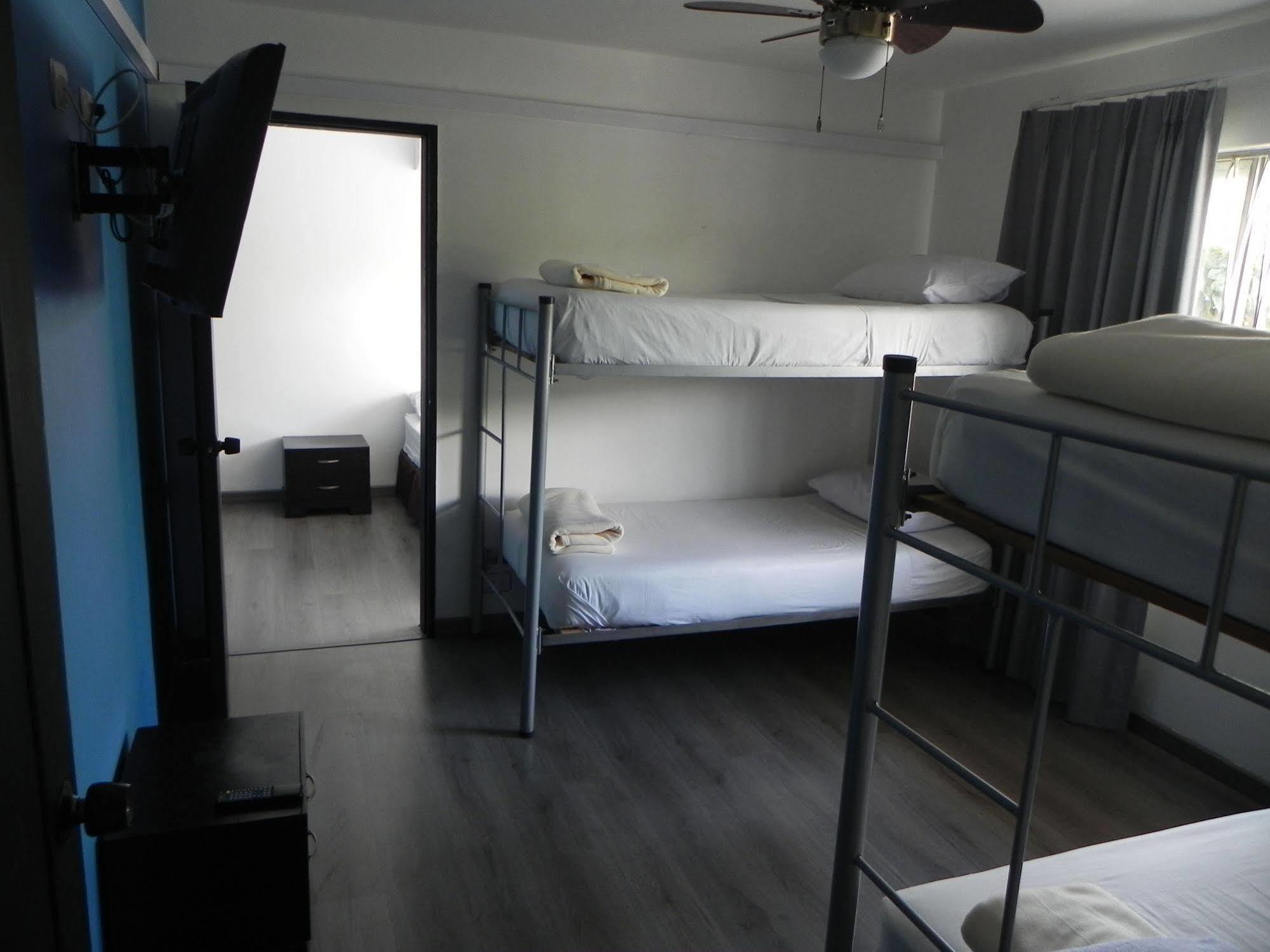 Hostal Tamarindo Inn Медельин Экстерьер фото
