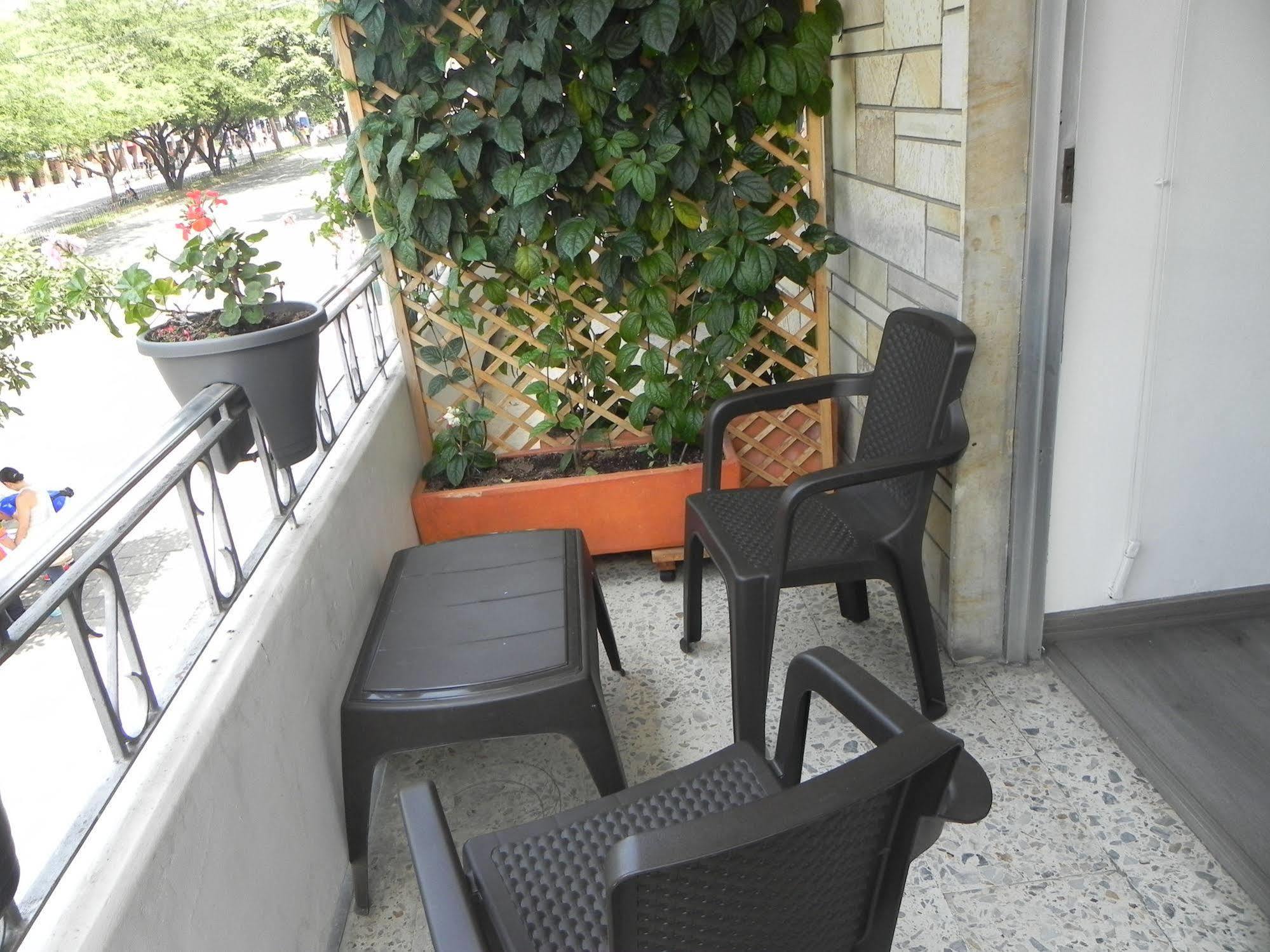 Hostal Tamarindo Inn Медельин Экстерьер фото