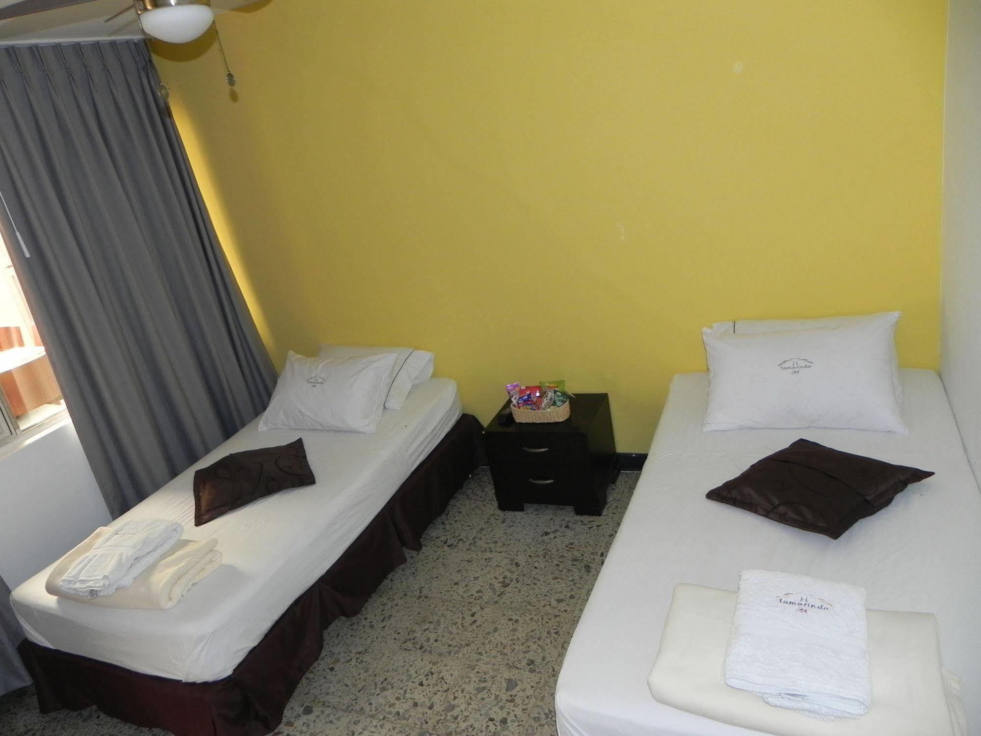 Hostal Tamarindo Inn Медельин Экстерьер фото