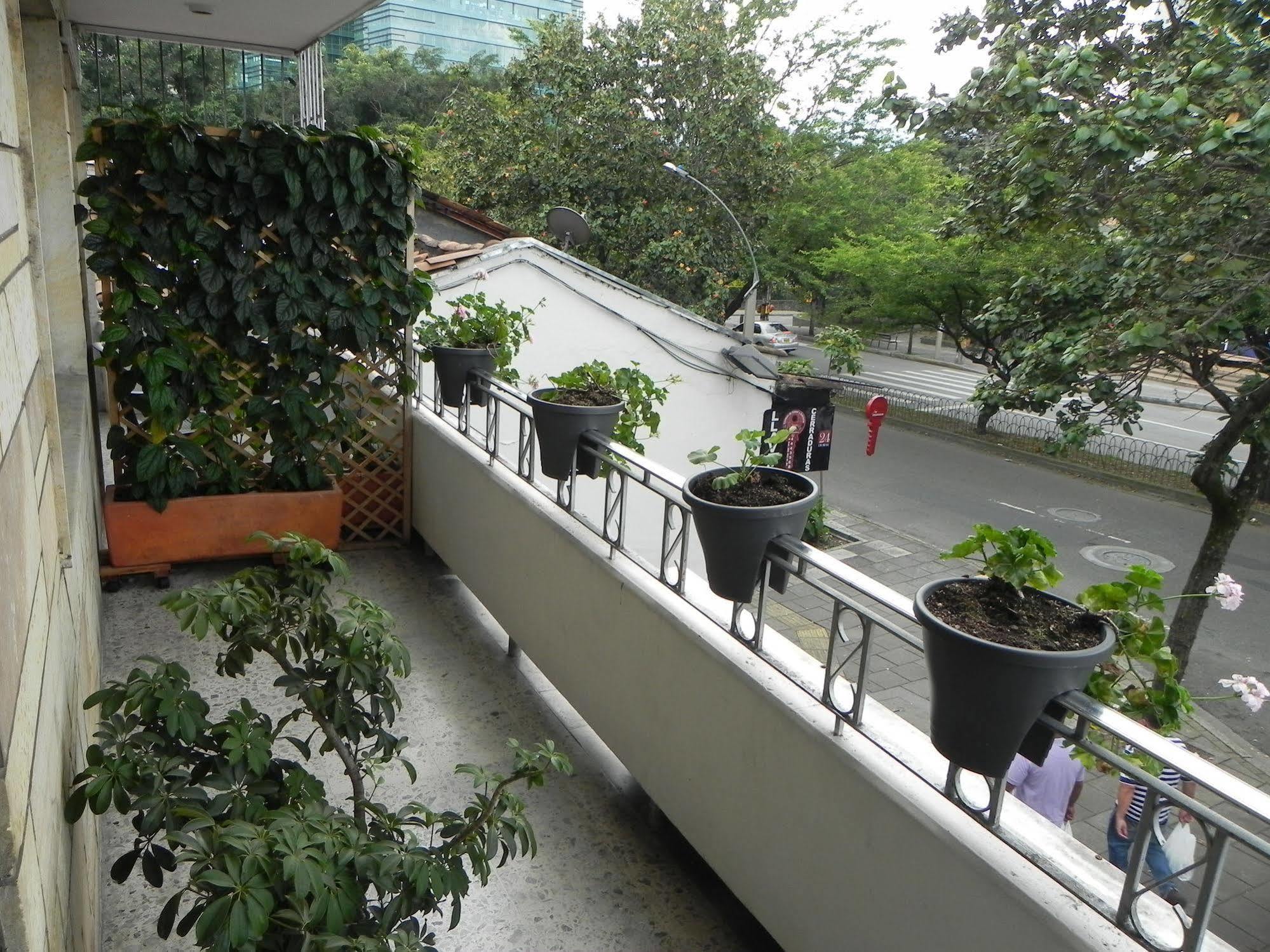 Hostal Tamarindo Inn Медельин Экстерьер фото